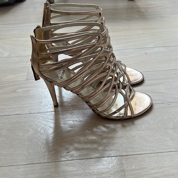 Gold Stuart Weitzman leather heels - Picture 3 of 3